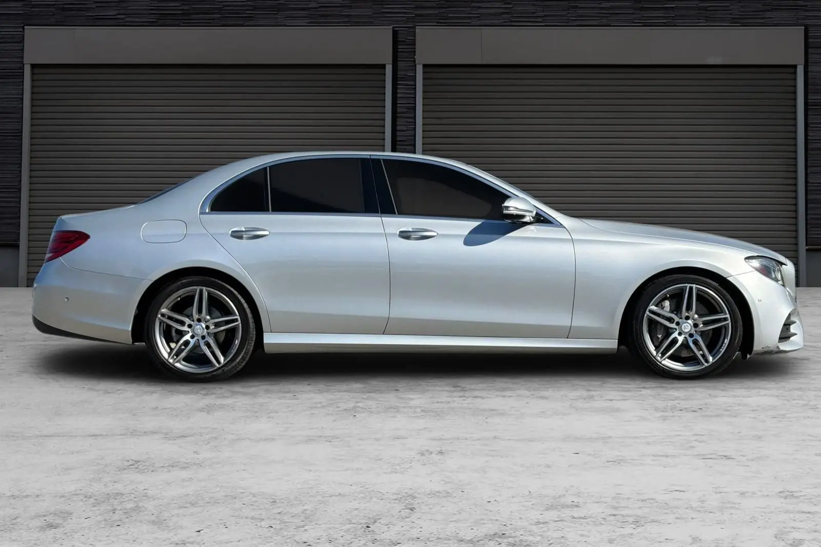2017 Mercedes-Benz E-Class E300 photo 3