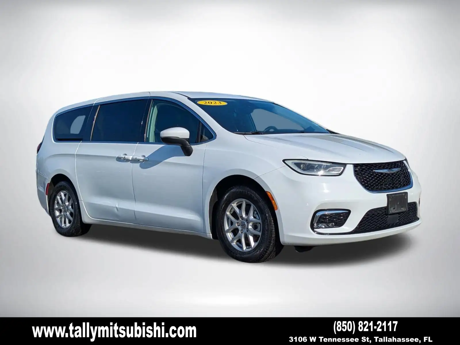 2023 Chrysler Pacifica Touring L's photo