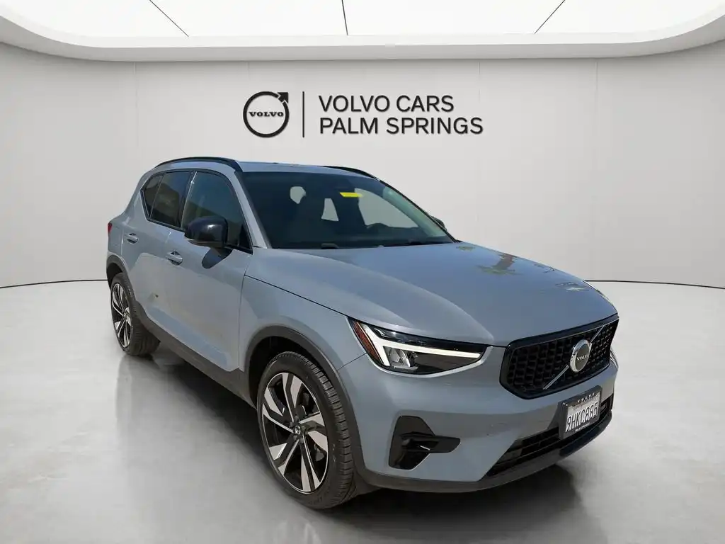2023 Volvo XC40 B4 Plus Dark's photo