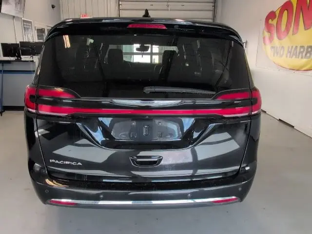2025 Chrysler Pacifica Select photo 4