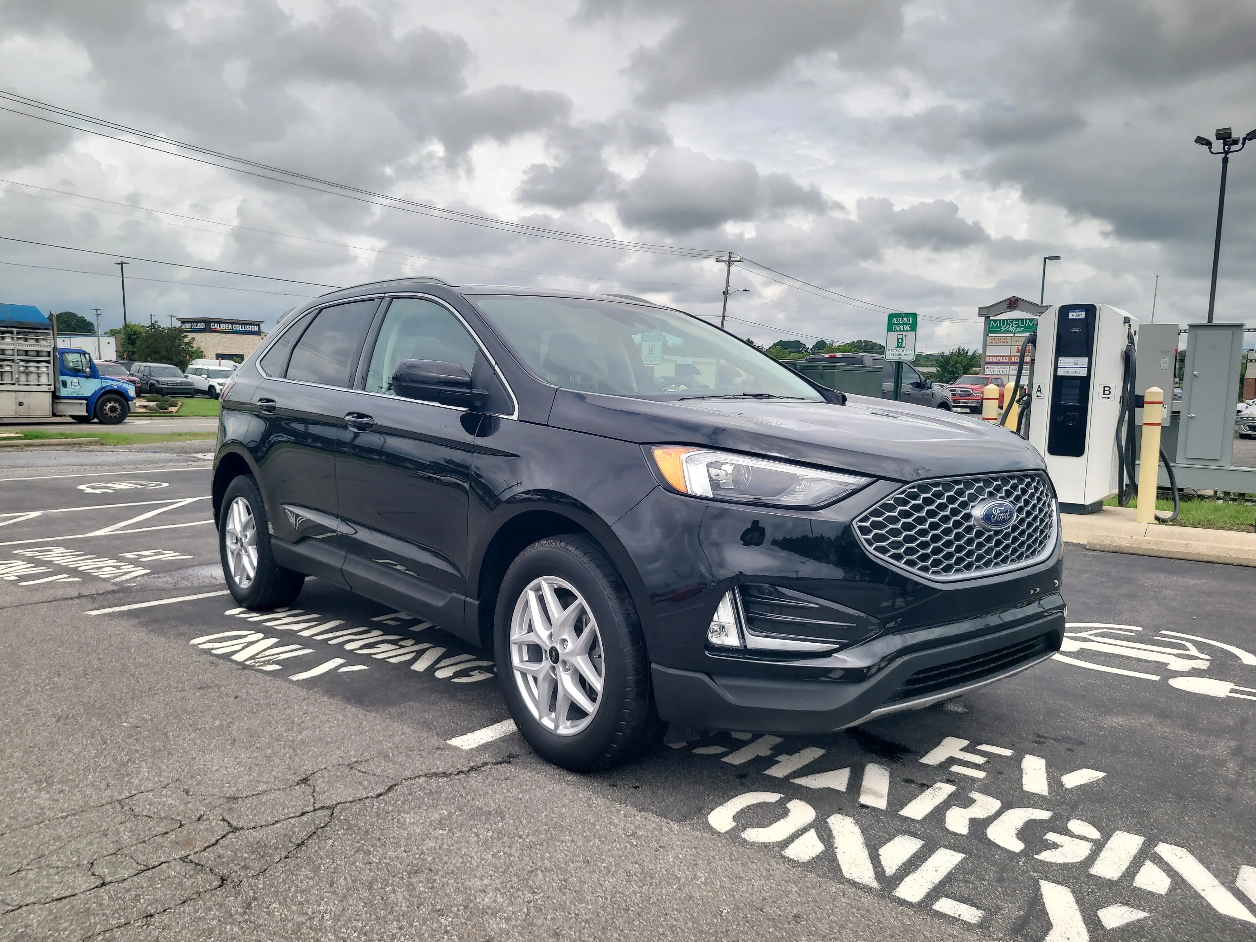 2024 Ford Edge SEL AWD photo 3
