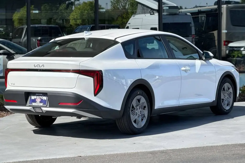 2026 Kia K4 LX AT photo 4