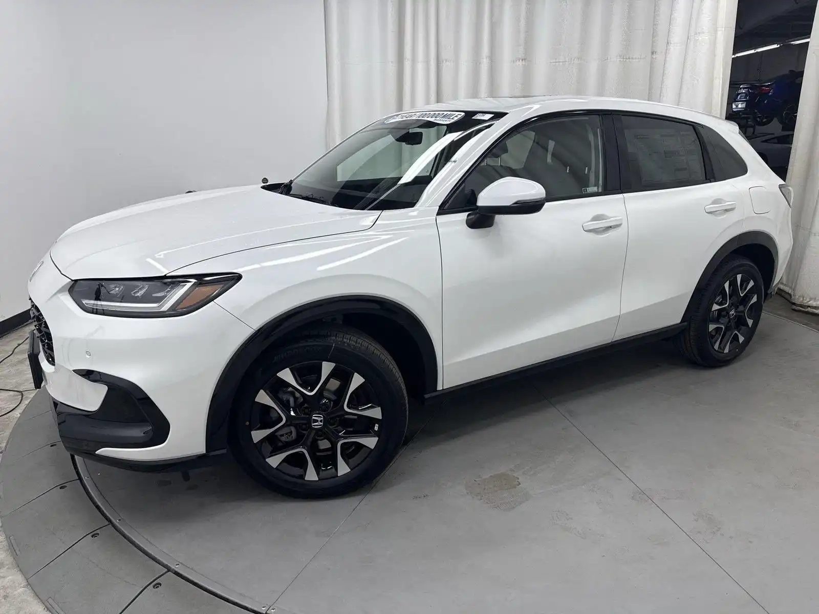 2027 Honda HR-V EX-L AWD's photo