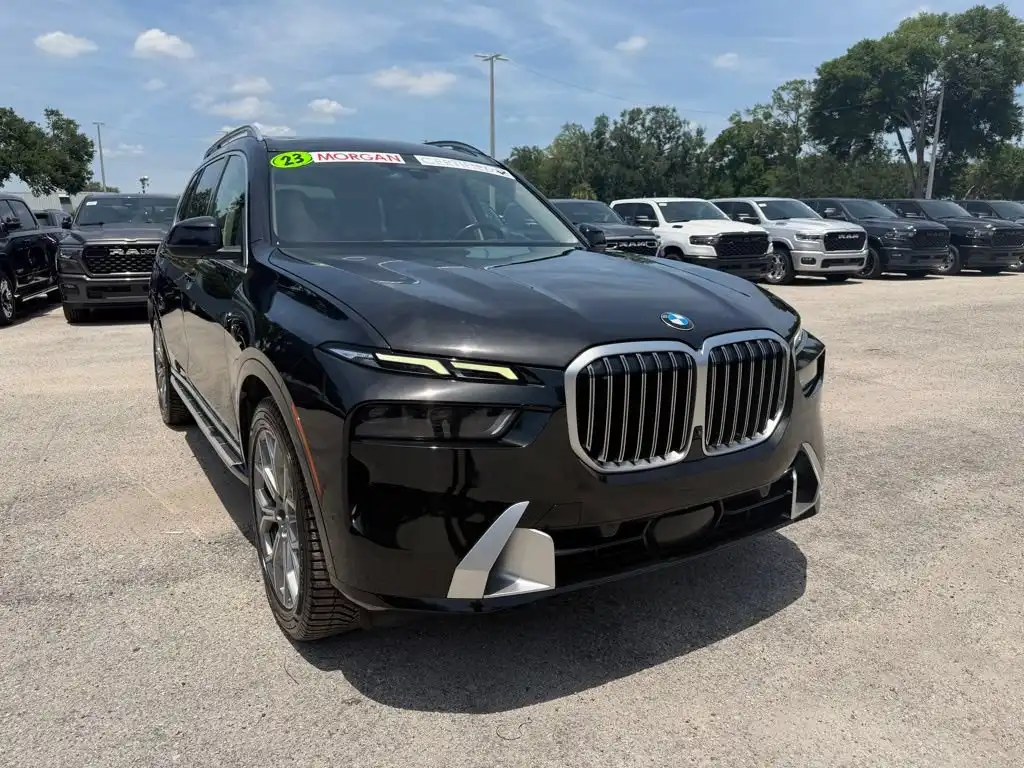 2023 BMW X7 xDrive40i's photo