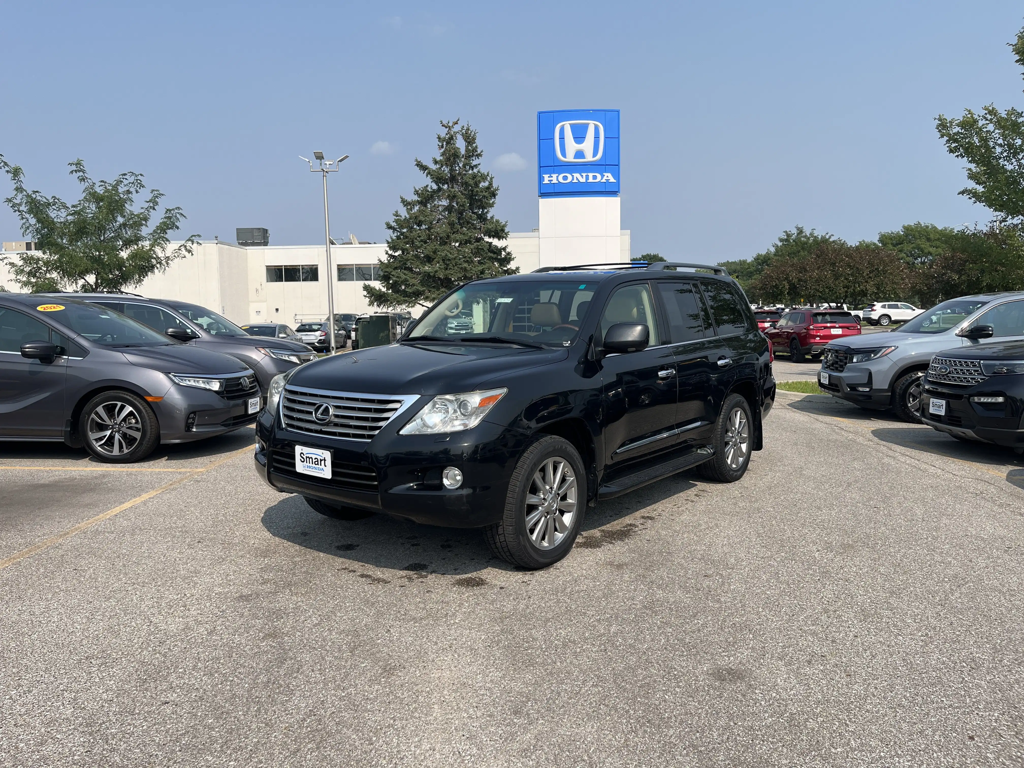 2011 Lexus LX 600 570's photo