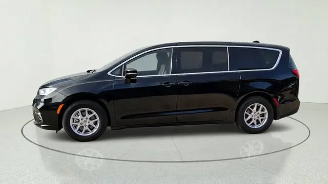 2025 Chrysler Pacifica Select photo 4