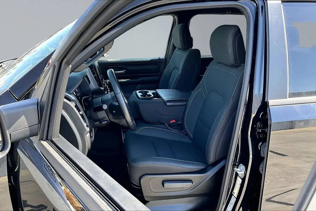 2025 RAM 1500 Warlock 4x4 Crew Cab 5'7 photo 3