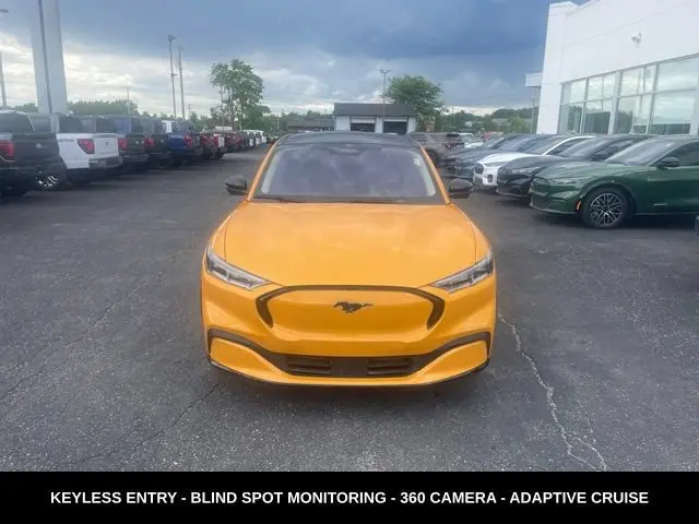 2023 Ford Mustang-Mach-e Premium photo 5