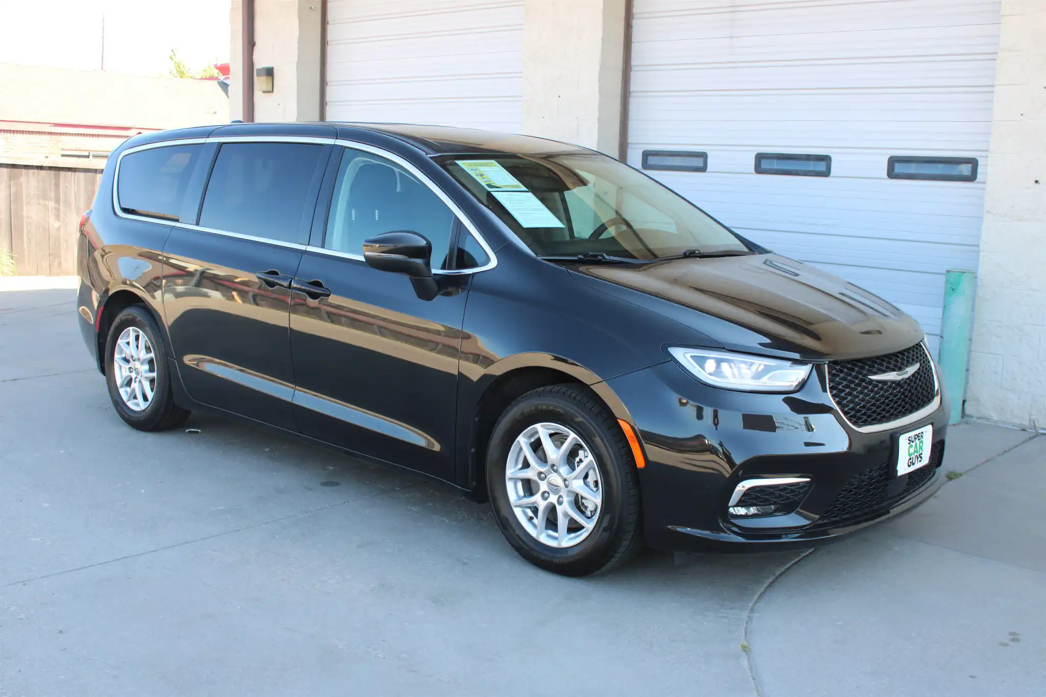 2023 Chrysler Pacifica Touring L's photo