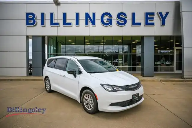 2024 Chrysler Voyager LX's photo