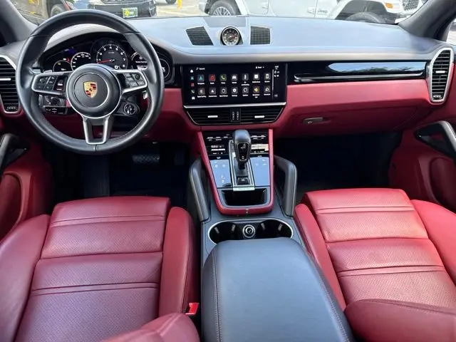 2022 Porsche Cayenne Base photo 4