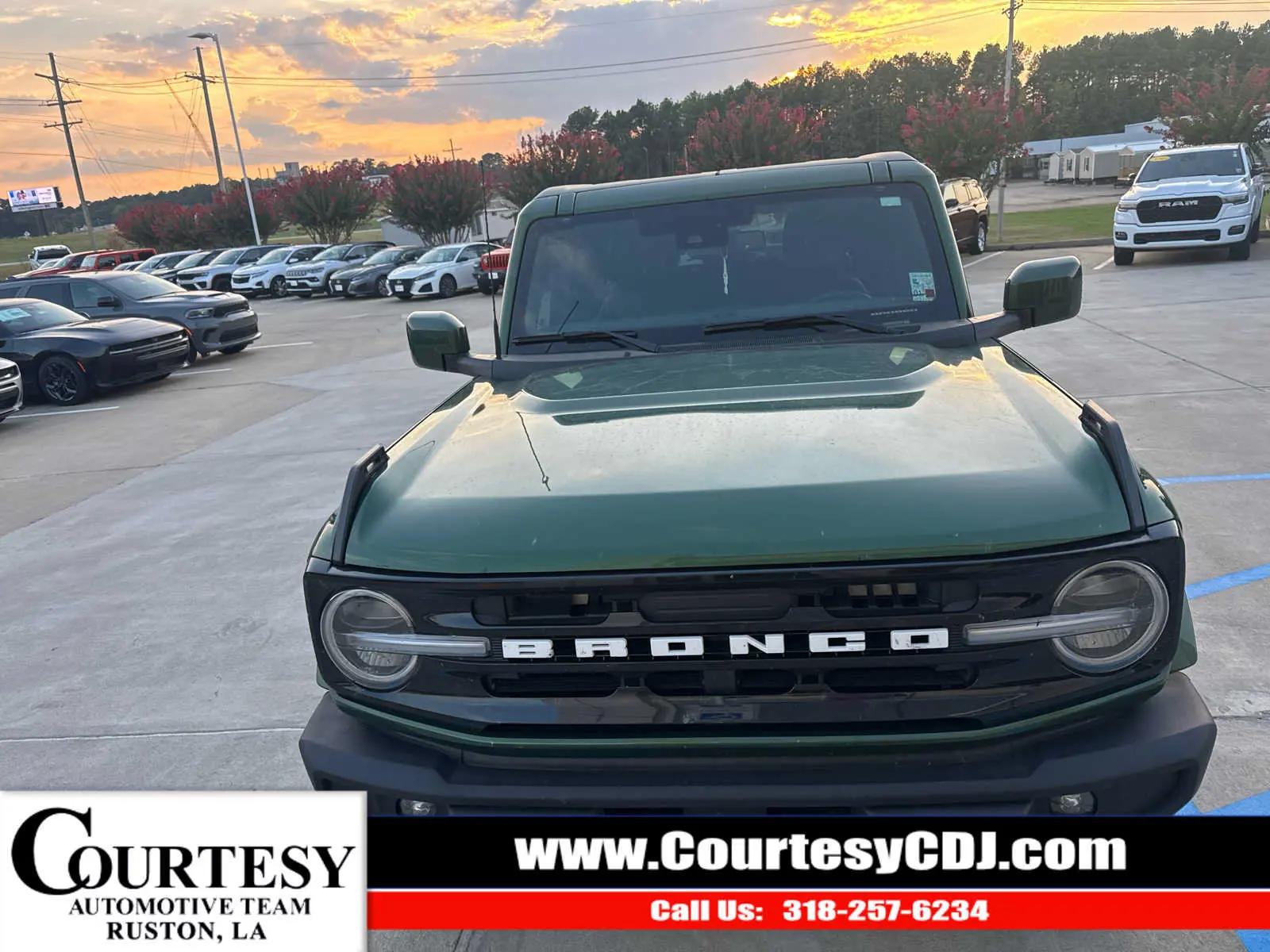 2025 Ford Bronco Outer Banks 4WD photo 3