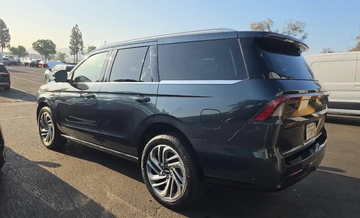 2025 Lincoln Navigator Reserve 4WD's photo