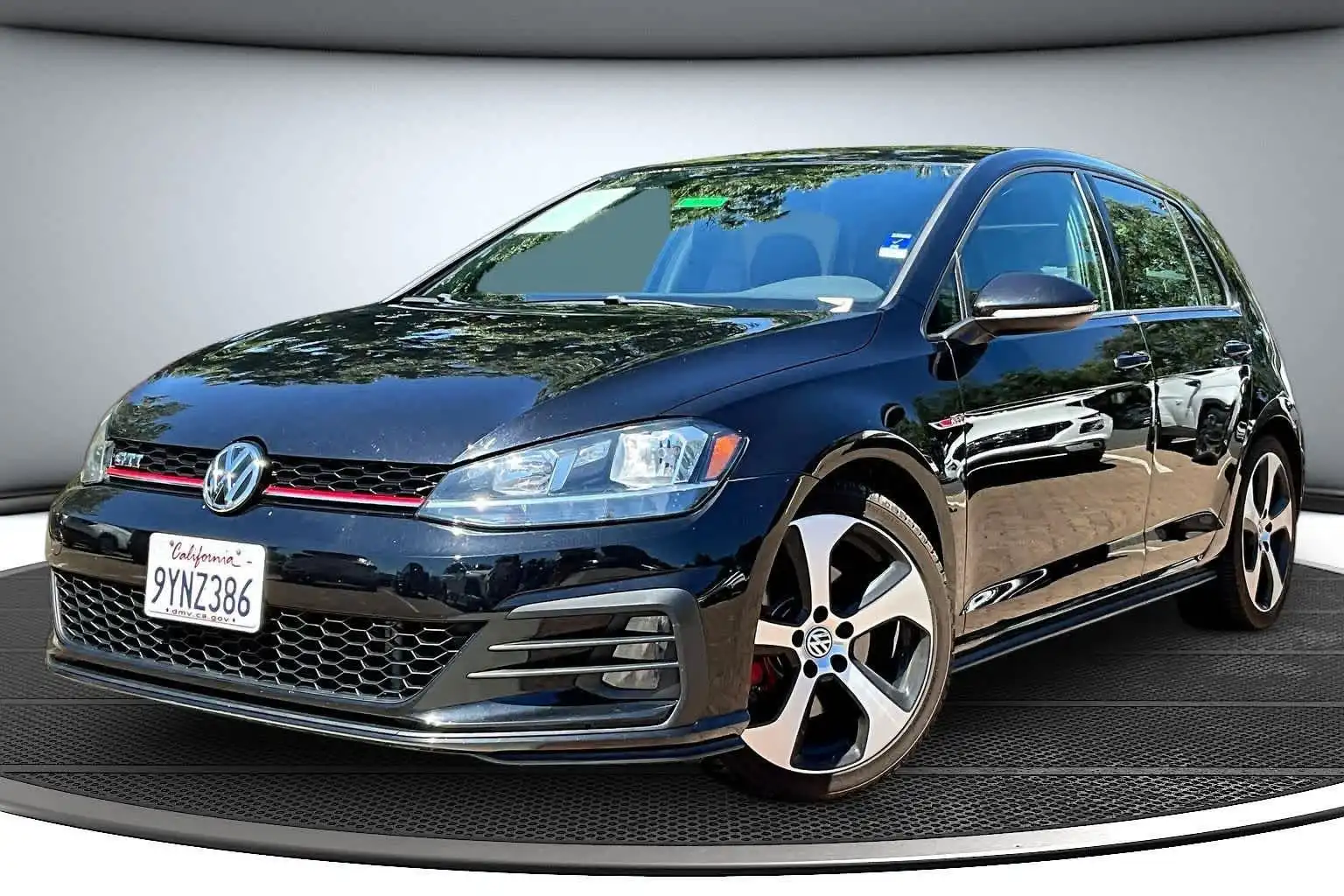 2018 Volkswagen Golf GTI 2.0T S 4-door's photo