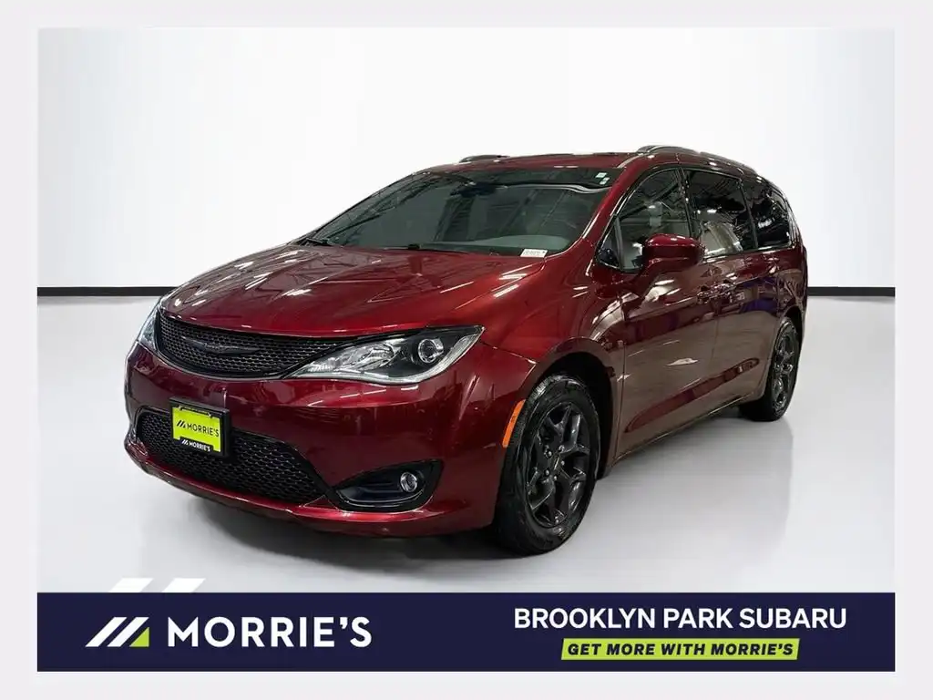 2020 Chrysler Pacifica Touring L's photo