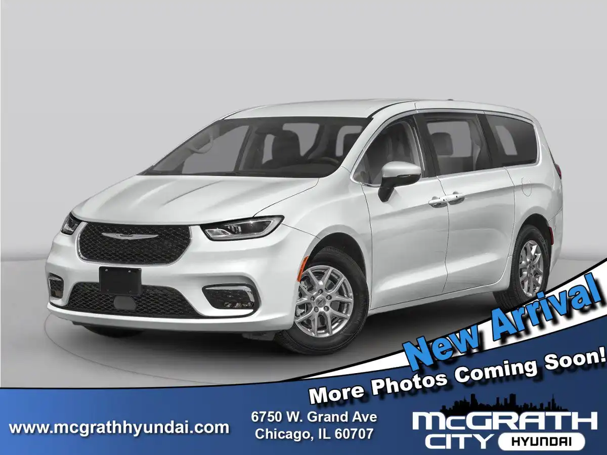 2024 Chrysler Pacifica Touring L's photo