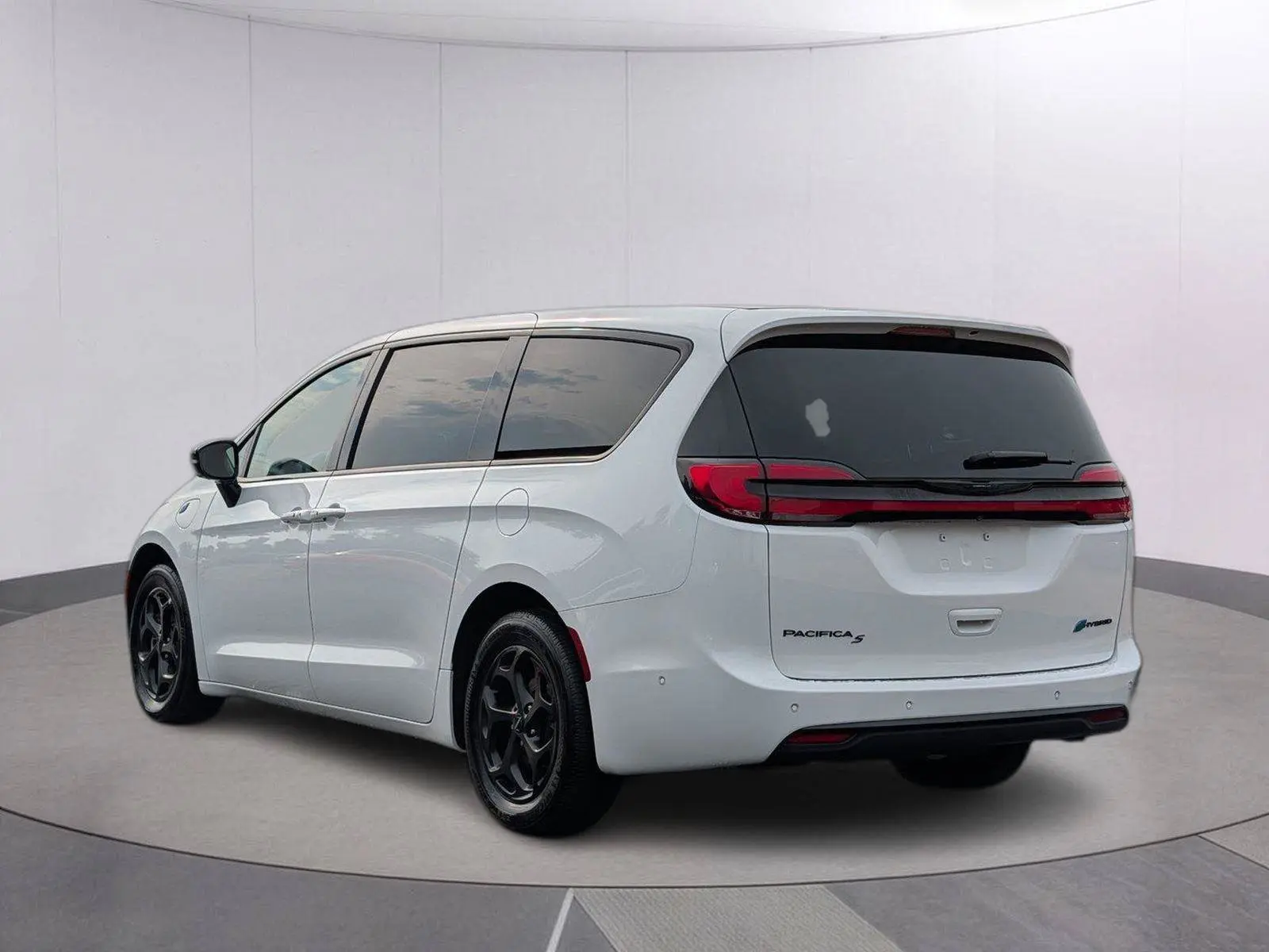 2024 Chrysler Pacifica Hybrid Select S-Appearance PHEV photo 3