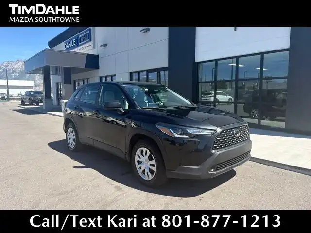 2024 Toyota Corolla Cross L AWD's photo