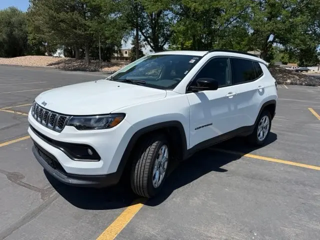 2025 Jeep Compass Latitude 4X4 photo 3
