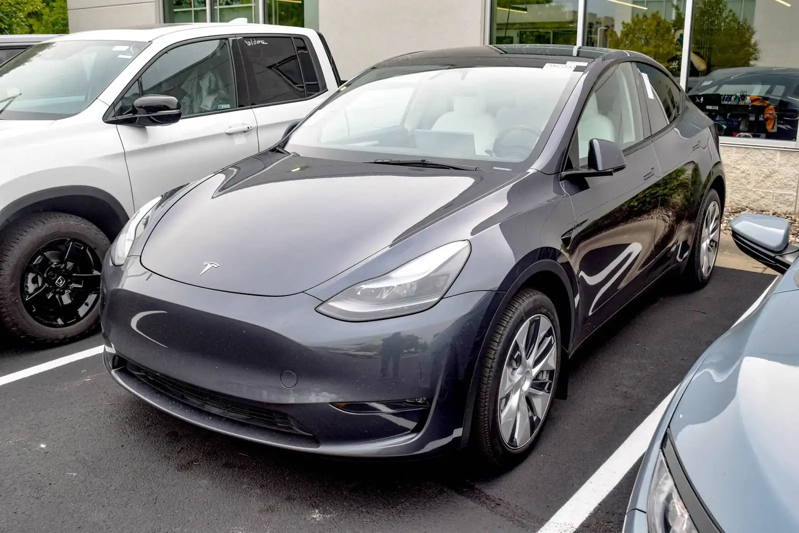 2023 Tesla Model Y Long Range Dual Motor All-Wheel Drive's photo