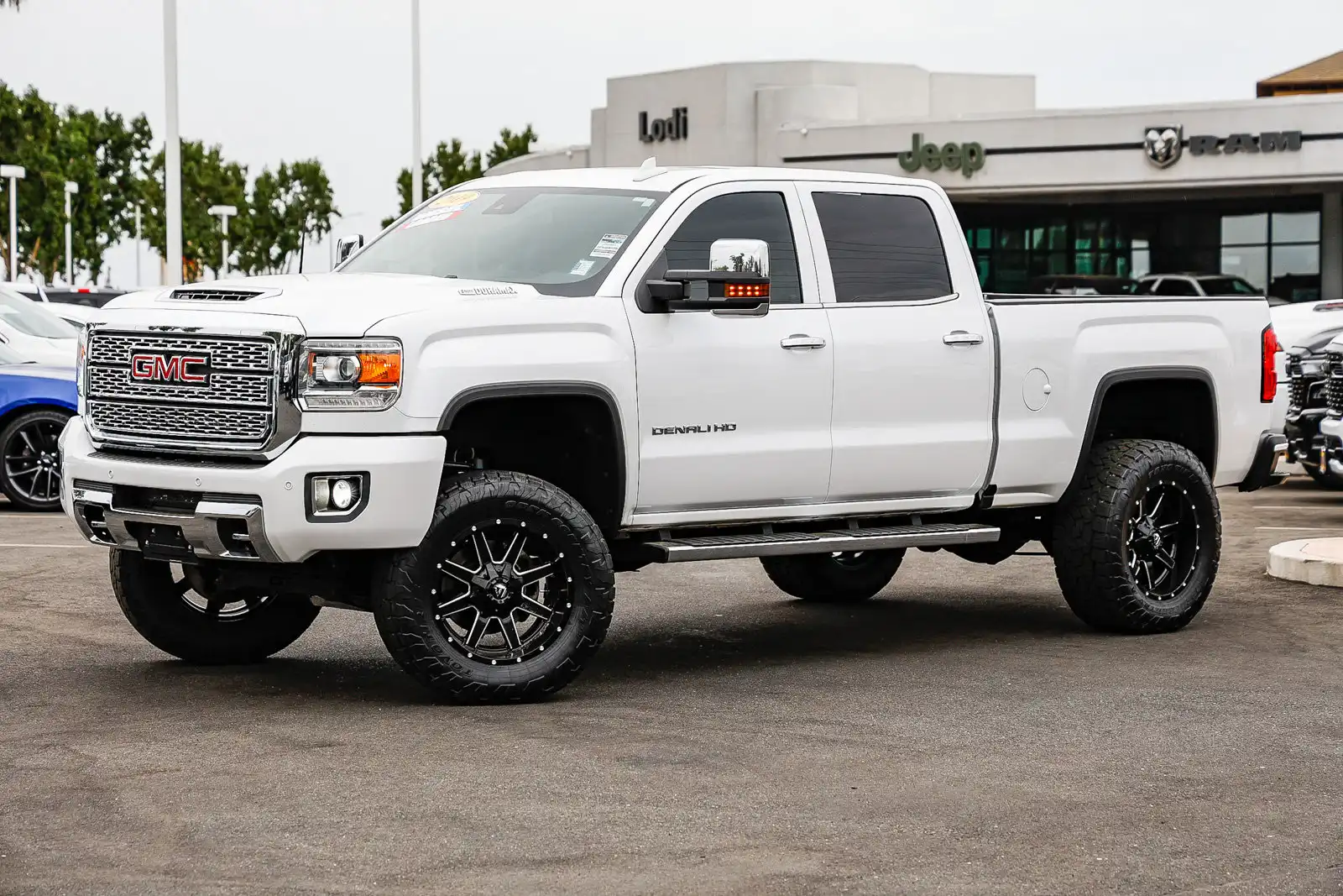 2019 GMC Sierra Denali 4WD Crew Cab Standard Box's photo