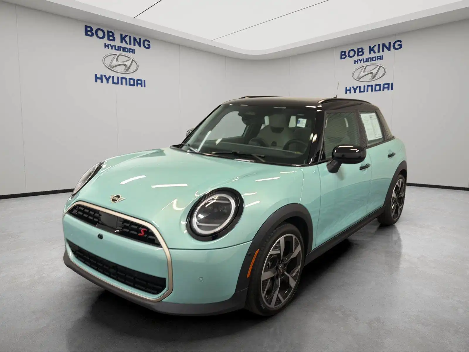 2025 MINI Hardtop Cooper S's photo
