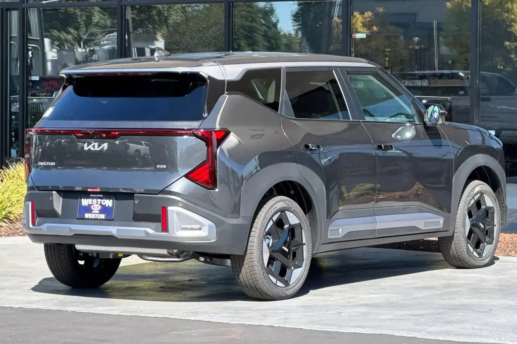 2027 Kia Seltos S AWD photo 4