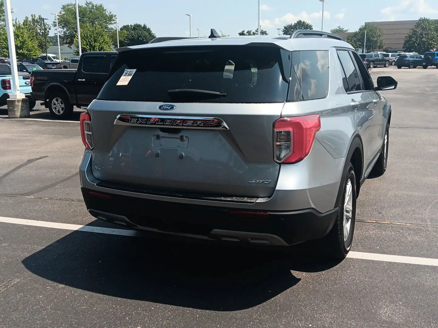 2024 Ford Explorer XLT 4WD photo 5