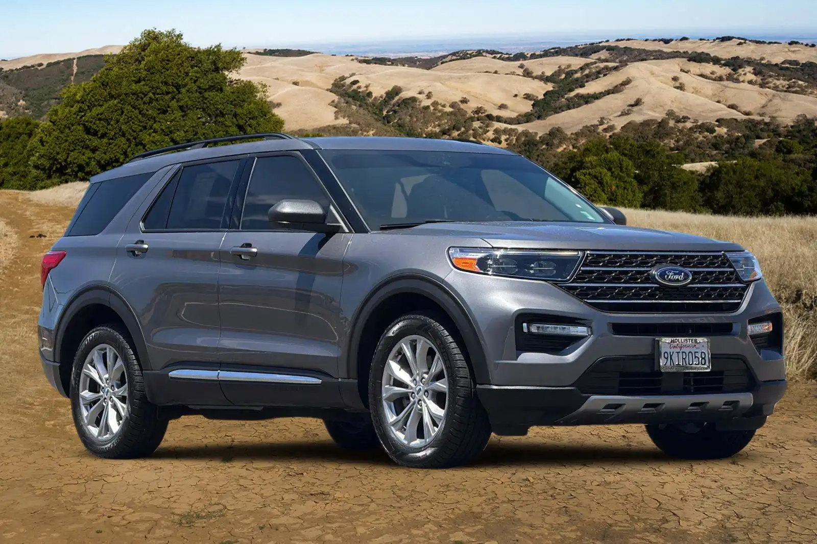 2023 Ford Explorer XLT 4WD's photo