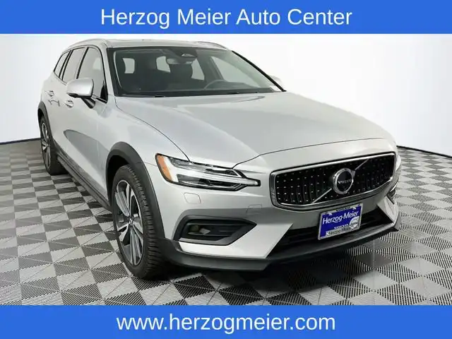 2024 Volvo V60 Cross Country B5 Plus AWD's photo