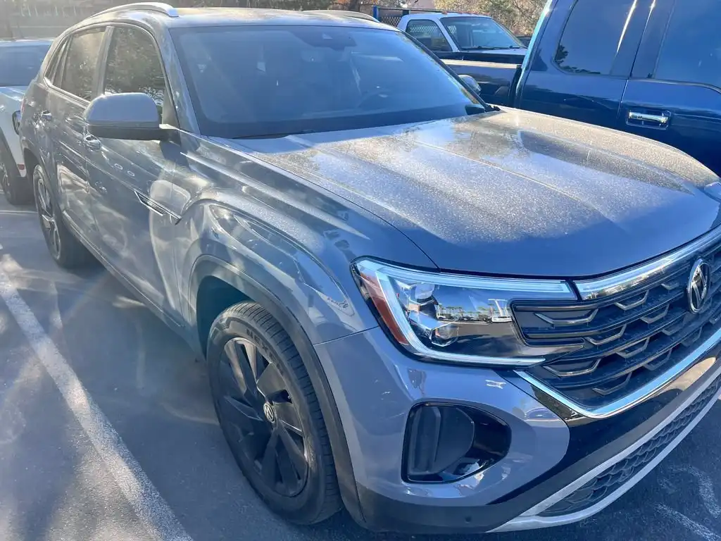 2024 Volkswagen Atlas Cross Sport 2.0T SE with Tech's photo