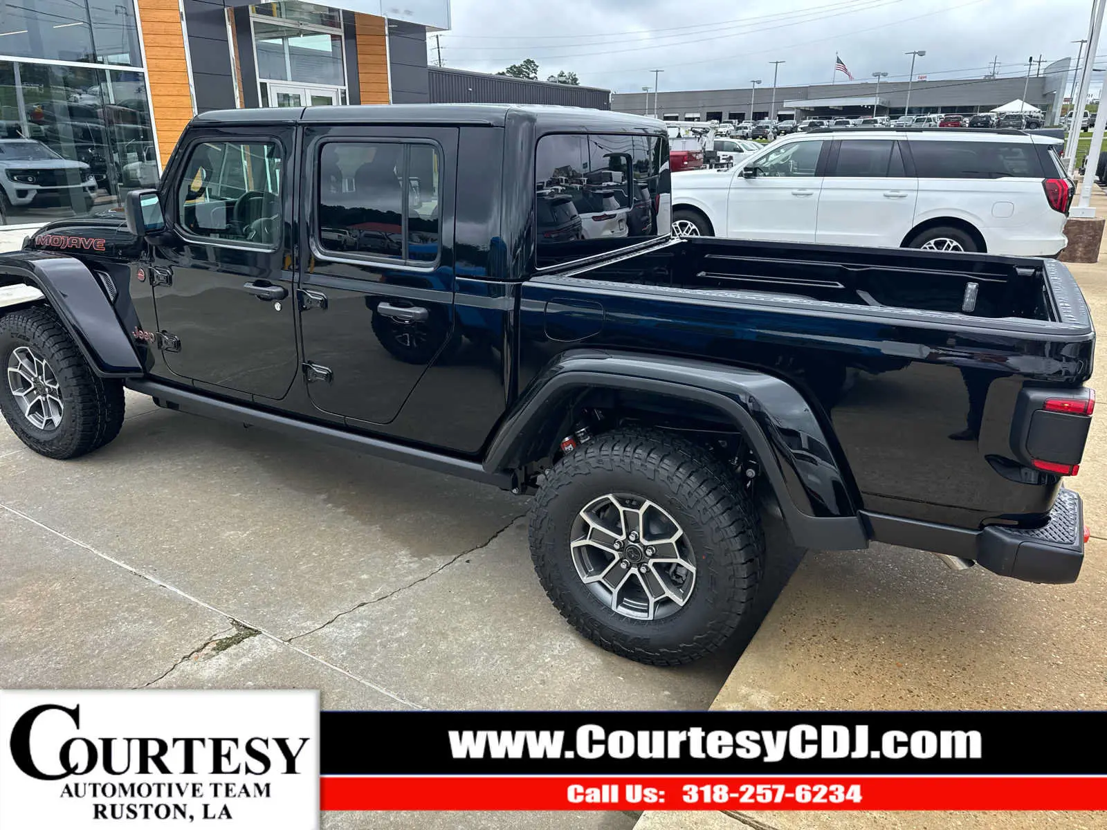 2026 Jeep Gladiator Mojave Auto photo 5