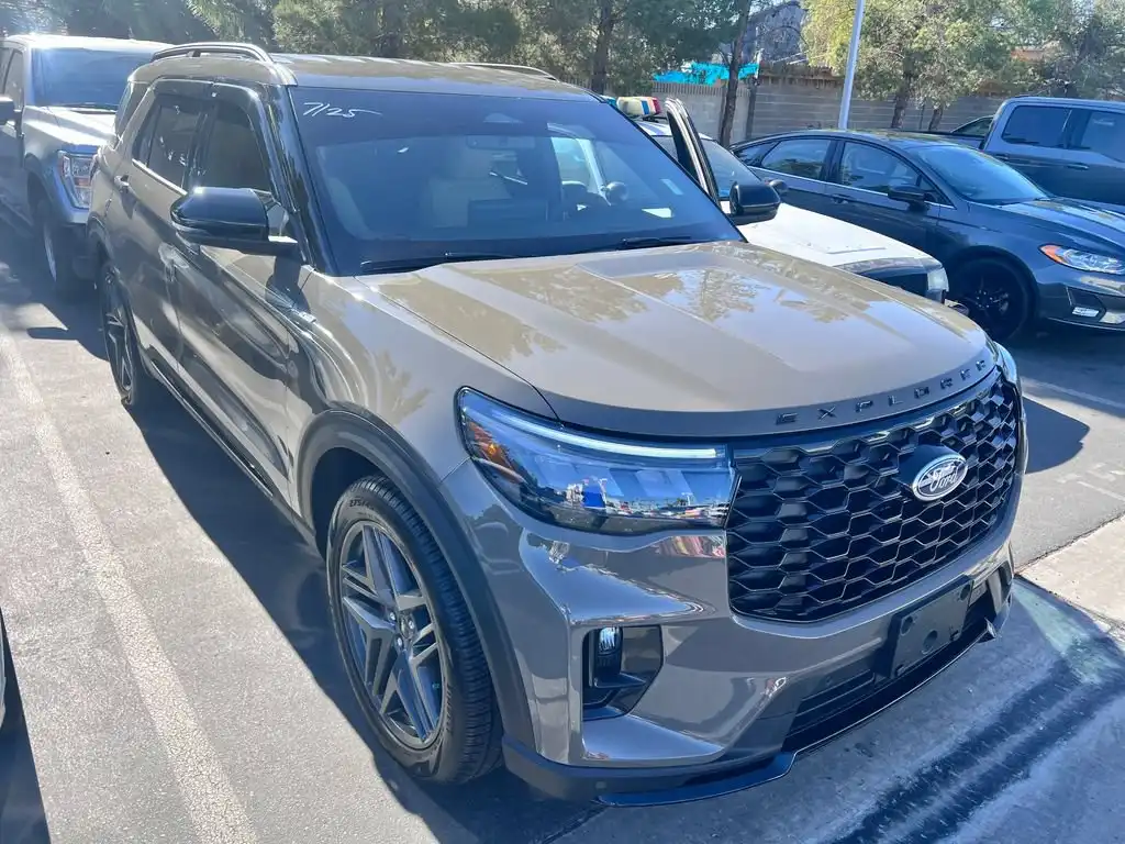 2026 Ford Explorer ST-LINE RWD's photo