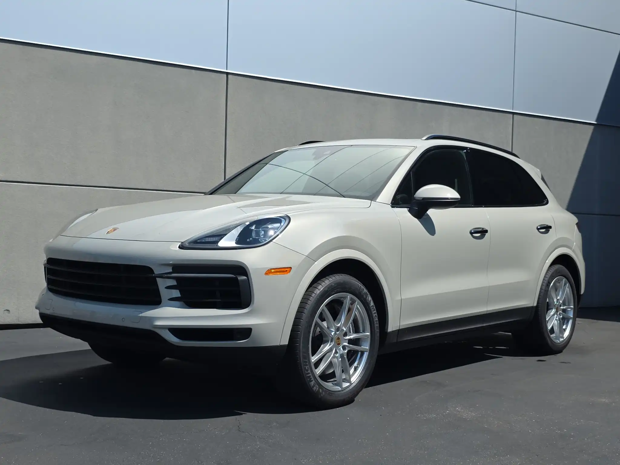2023 Porsche Cayenne Platinum Edition's photo