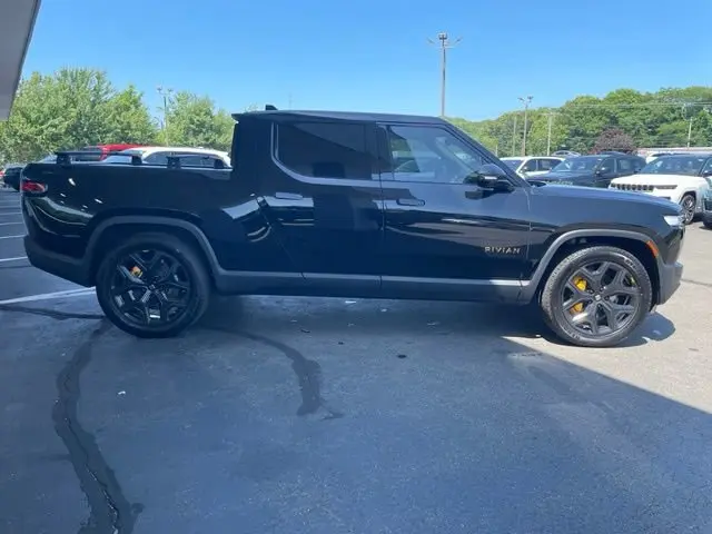 2025 Rivian R1T Ascend Tri Max photo 4