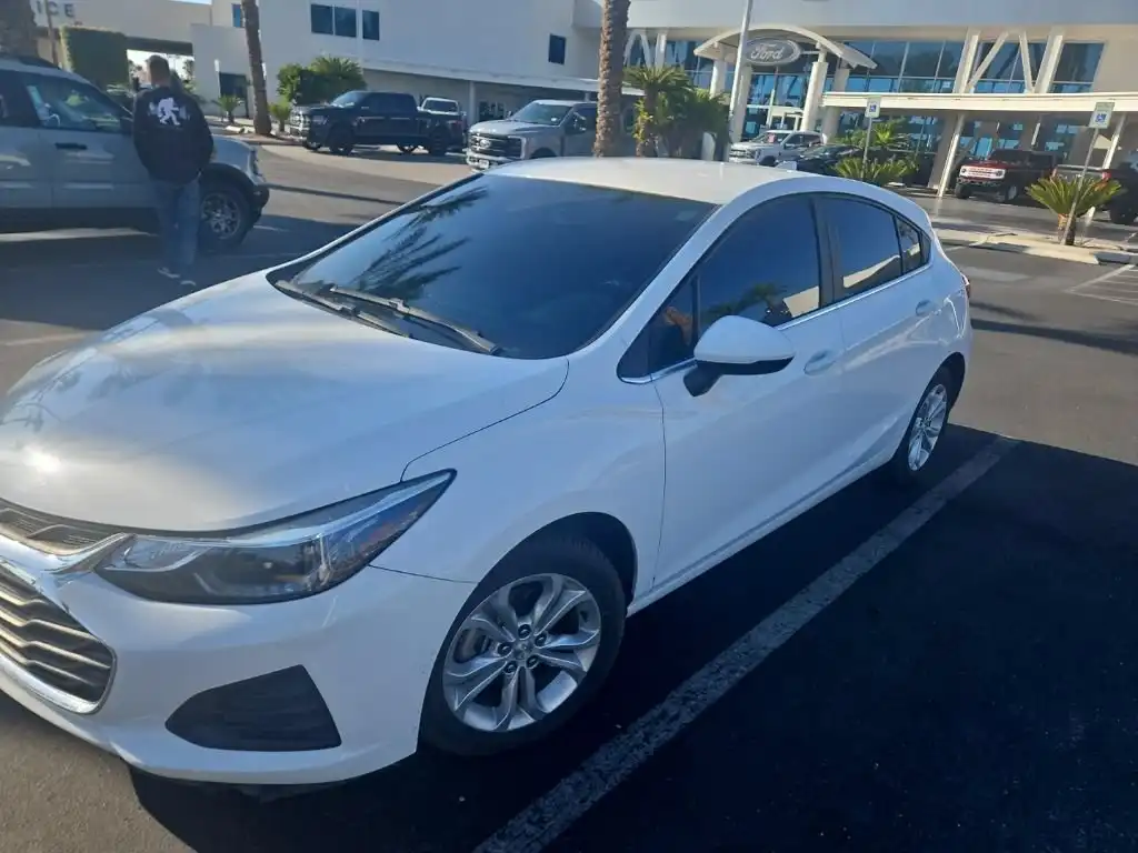 2019 Chevrolet Cruze LT Hatchback Auto's photo