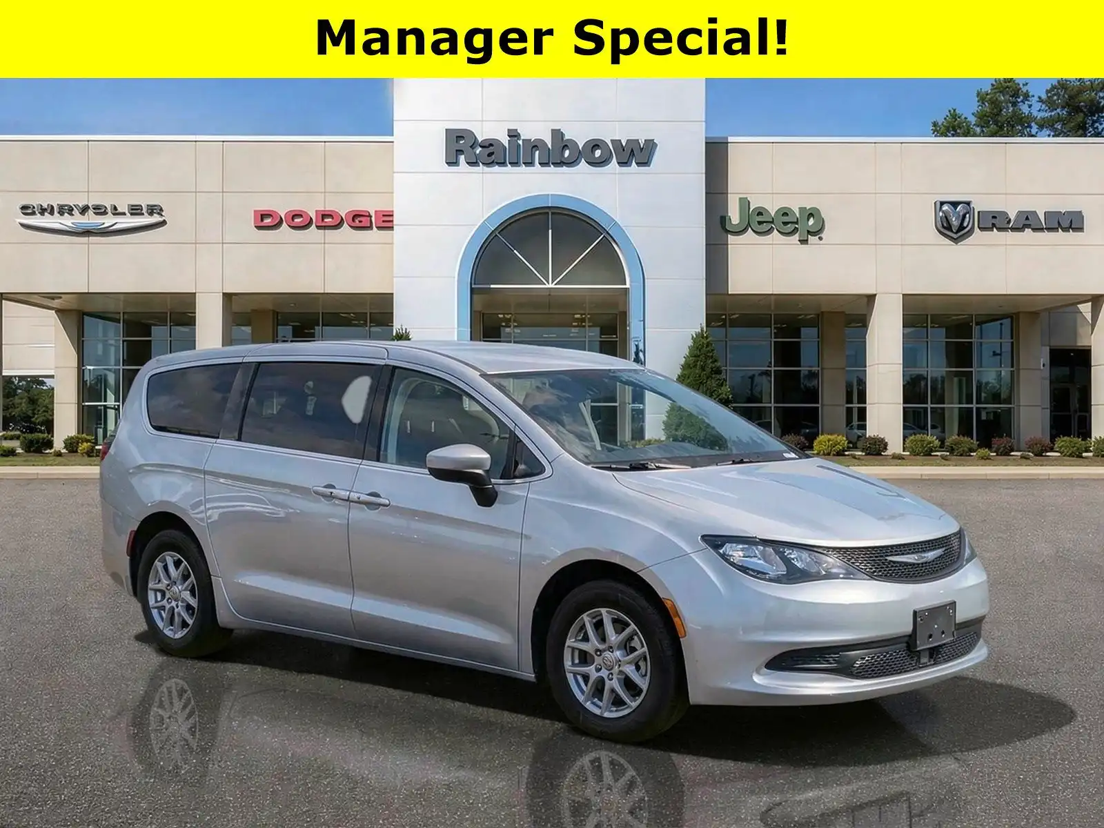 2023 Chrysler Voyager LX's photo