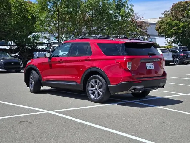 2023 Ford Explorer XLT RWD photo 5