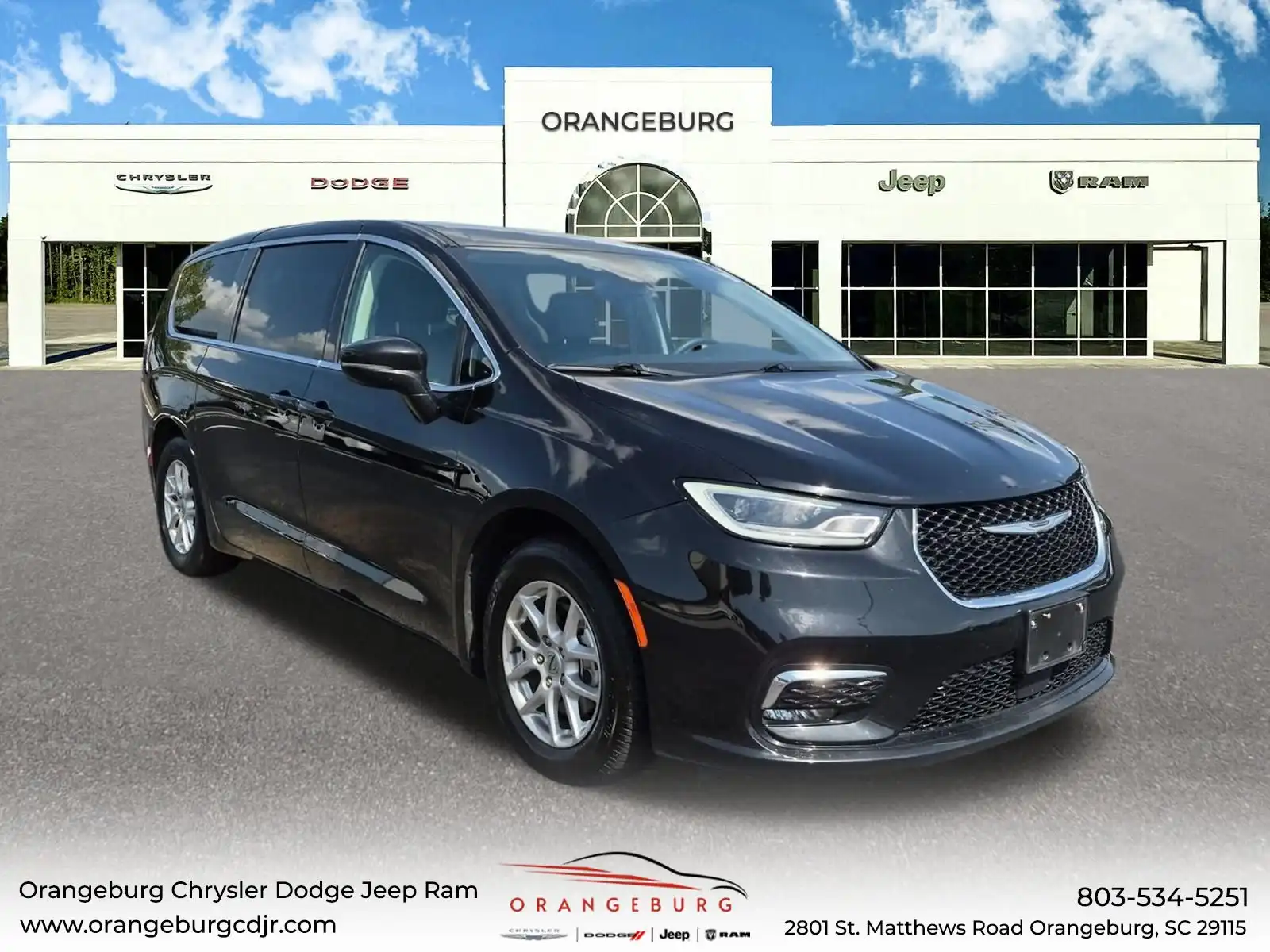 2024 Chrysler Pacifica Touring L's photo