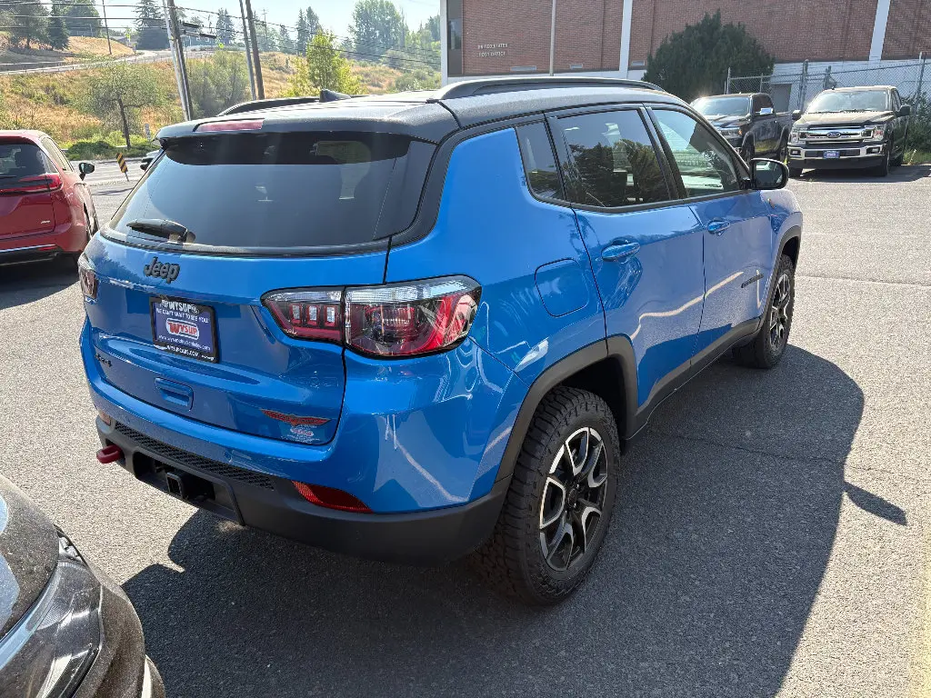 2026 Jeep Compass Trailhawk 4WD photo 4