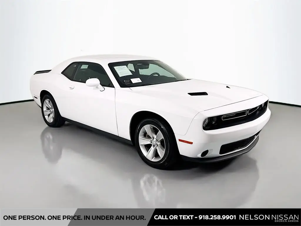 2023 Dodge Challenger SXT Auto photo 3
