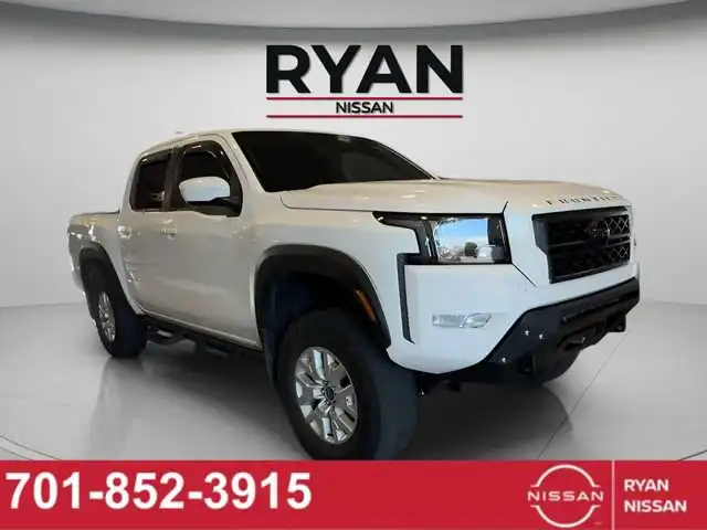 2022 Nissan Frontier SV Crew Cab 4X4 SWB's photo