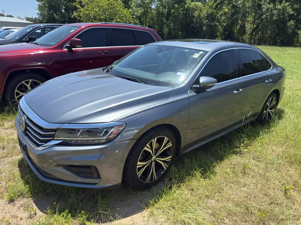 2020 Volkswagen Passat 2.0T SEL Auto's photo