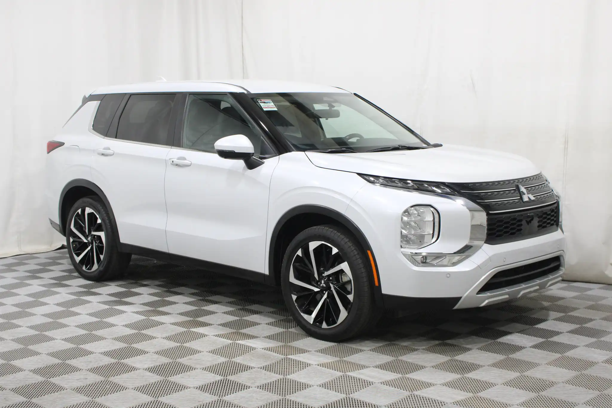 2024 Mitsubishi Outlander SE FWD's photo
