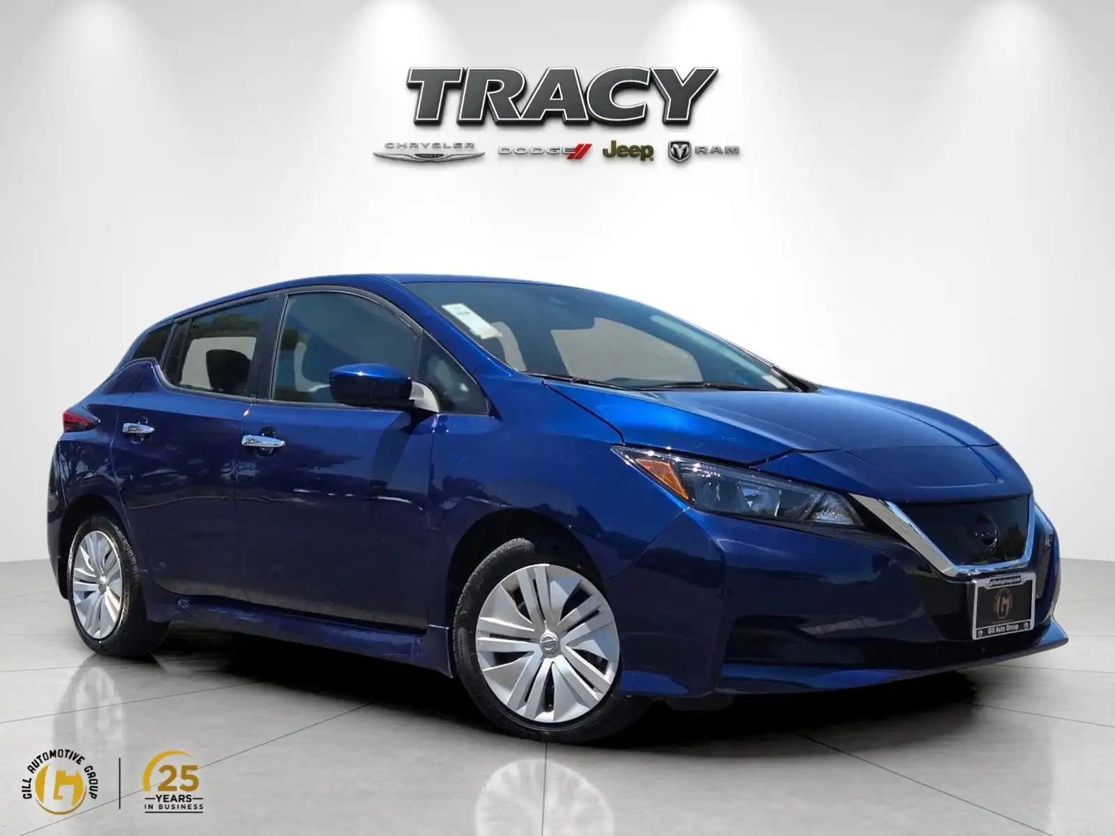2022 Nissan Leaf S's photo