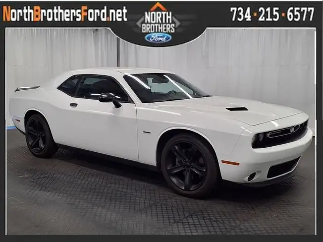 2017 Dodge Challenger R/T photo 1