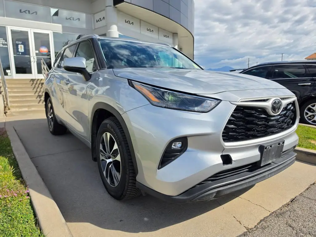 2022 Toyota Highlander XLE 4x4 V6 photo 3