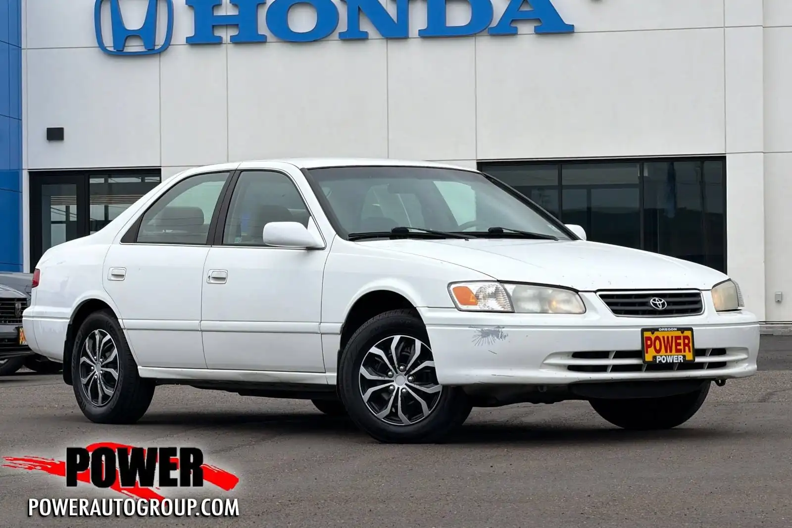 2001 Toyota Camry LE V6 4AT's photo