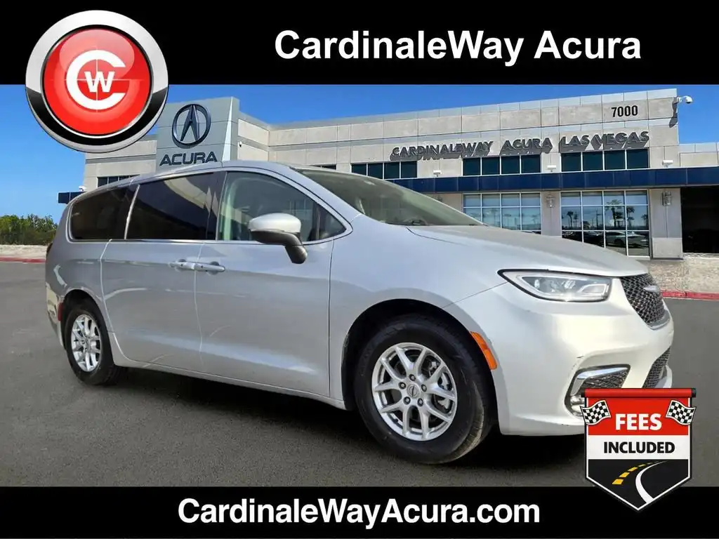 2023 Chrysler Pacifica Touring L's photo