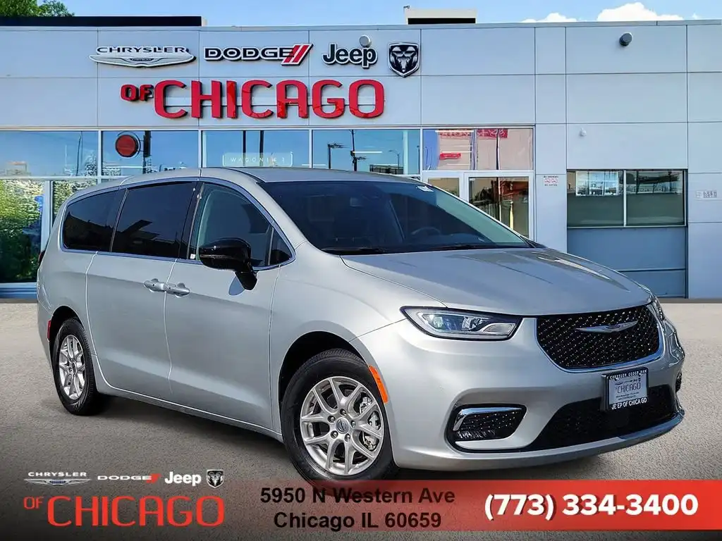 2024 Chrysler Pacifica Touring L's photo
